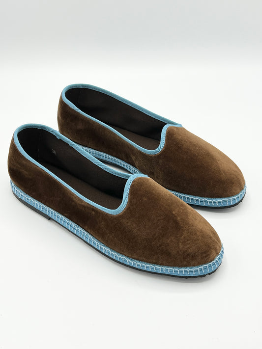 Caramel Velvet Friulane with light blue piping